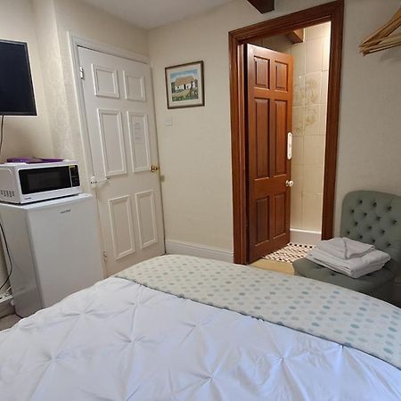 Coynant Farm Guesthouse - Farm Park Stay Swansea Bagian luar foto