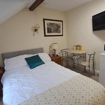 Coynant Farm Guesthouse - Farm Park Stay Swansea Bagian luar foto