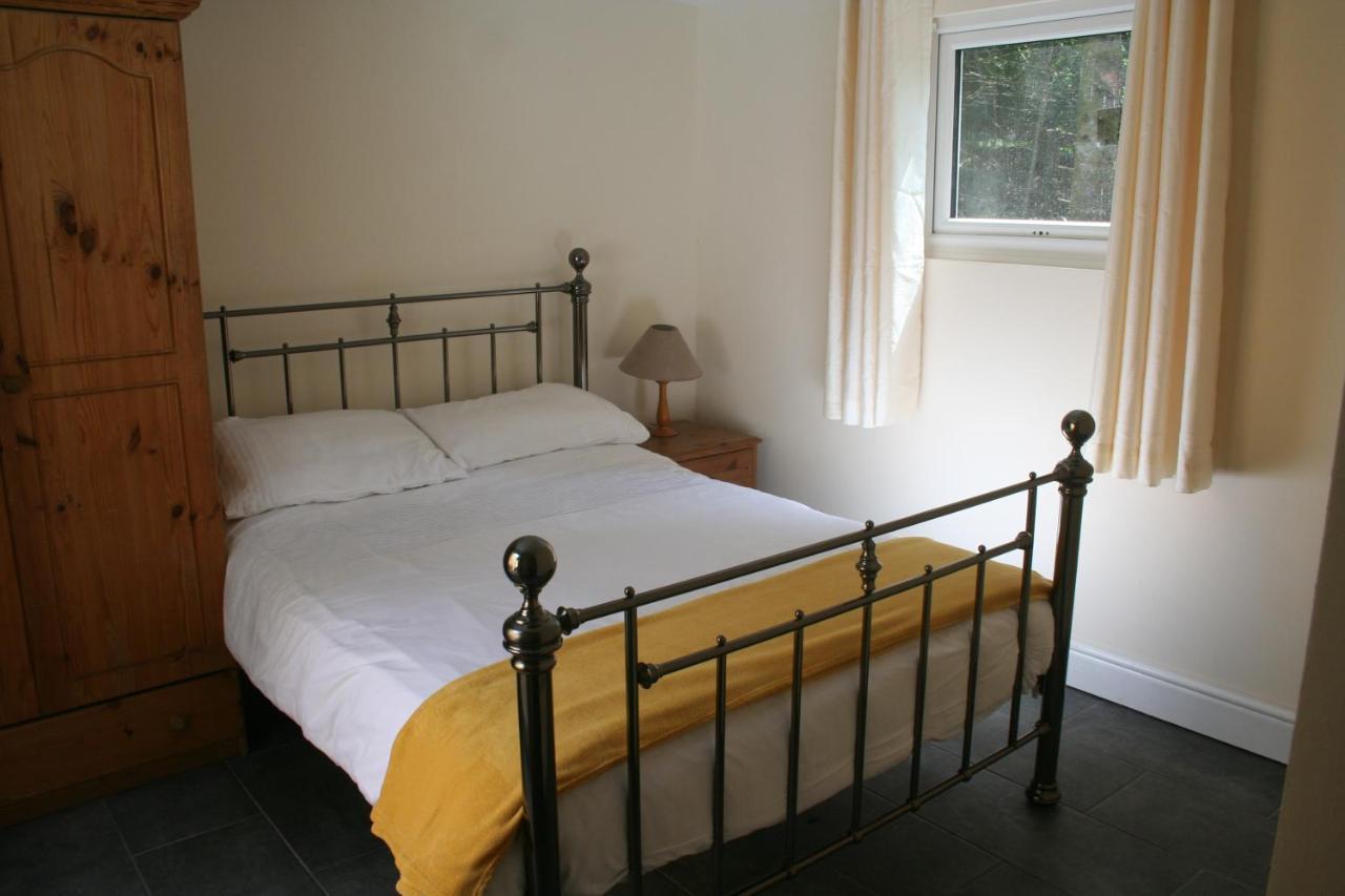 Coynant Farm Guesthouse - Farm Park Stay Swansea Bagian luar foto