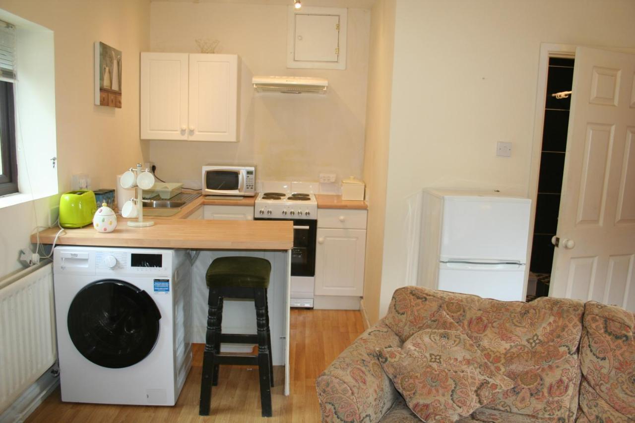Coynant Farm Guesthouse - Farm Park Stay Swansea Bagian luar foto