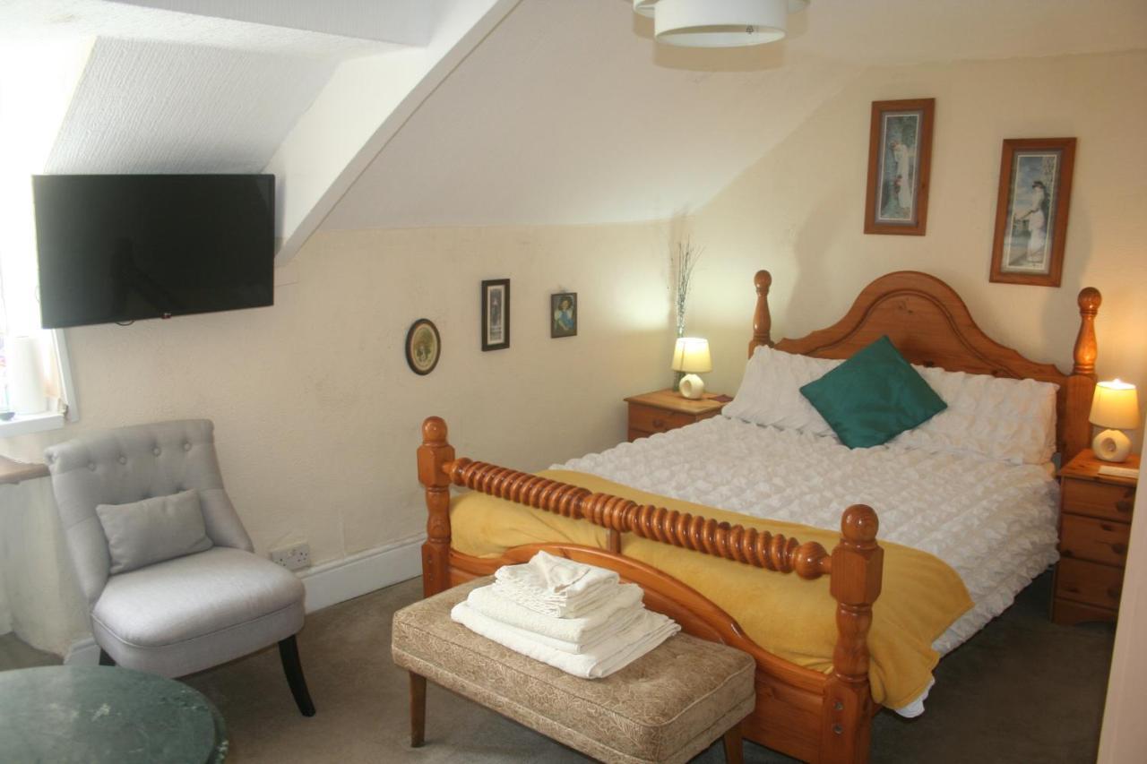 Coynant Farm Guesthouse - Farm Park Stay Swansea Bagian luar foto