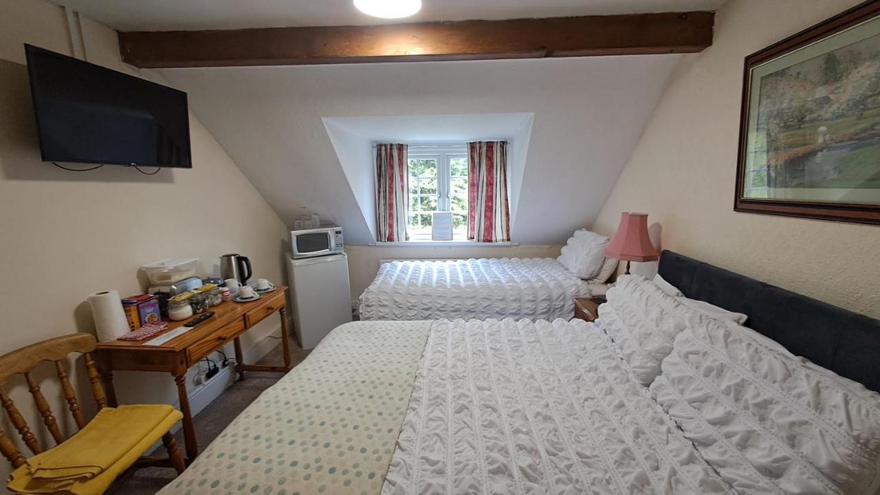 Coynant Farm Guesthouse - Farm Park Stay Swansea Bagian luar foto