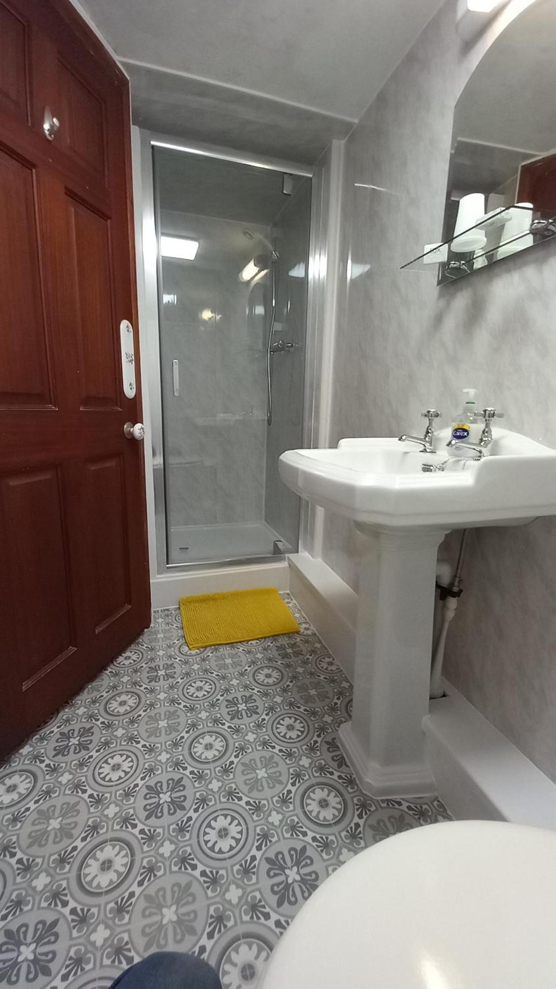 Coynant Farm Guesthouse - Farm Park Stay Swansea Bagian luar foto