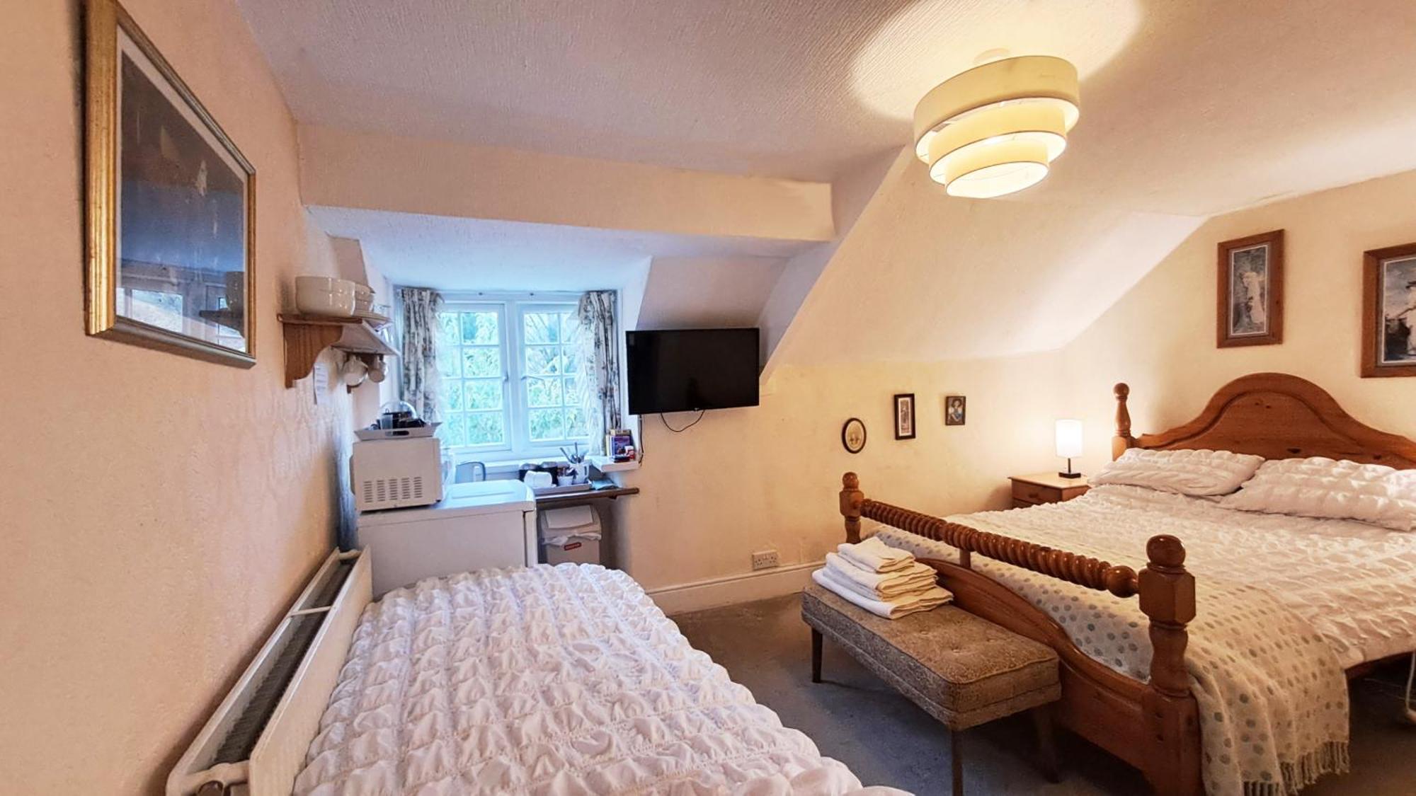 Coynant Farm Guesthouse - Farm Park Stay Swansea Bagian luar foto