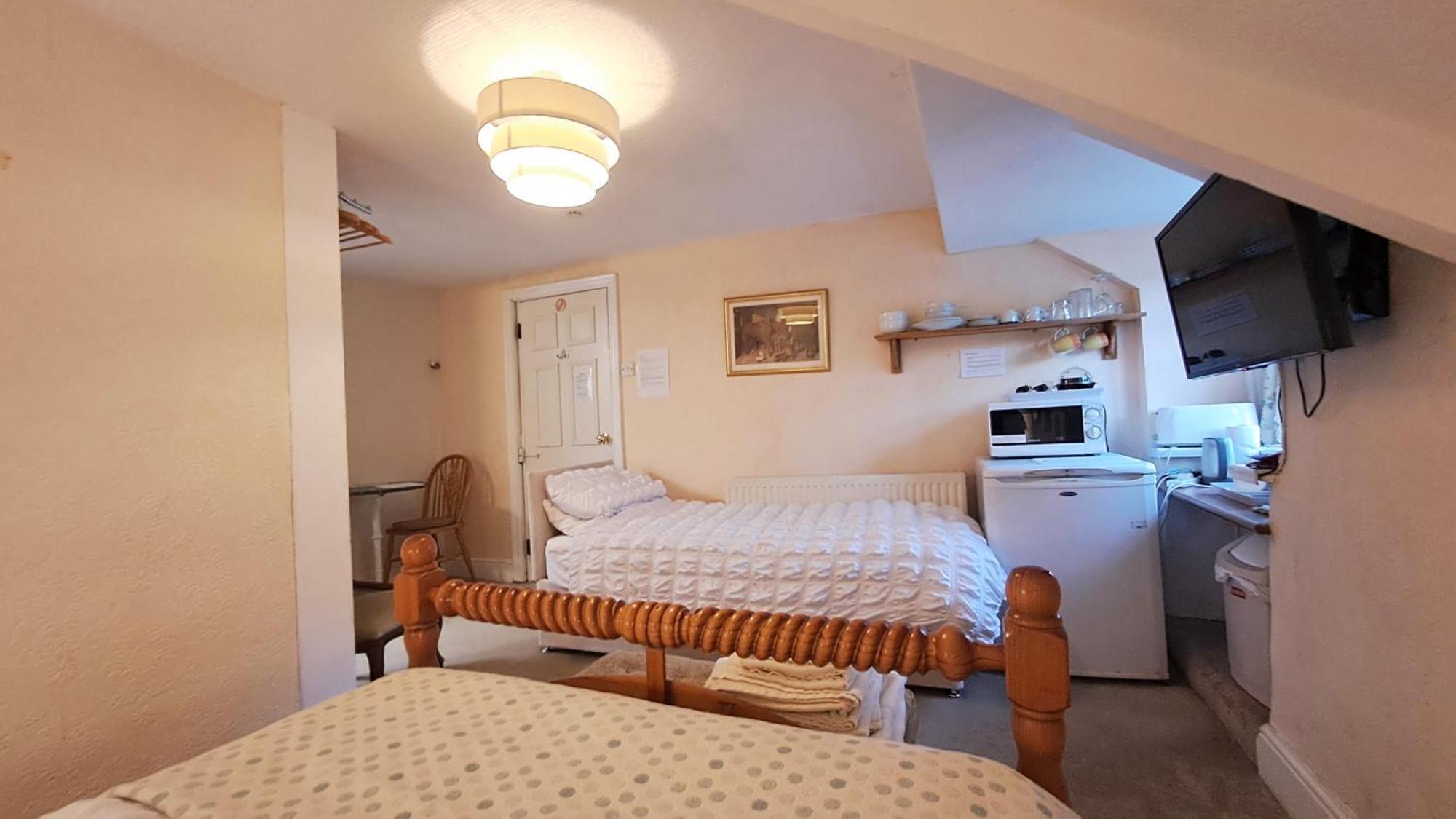 Coynant Farm Guesthouse - Farm Park Stay Swansea Bagian luar foto