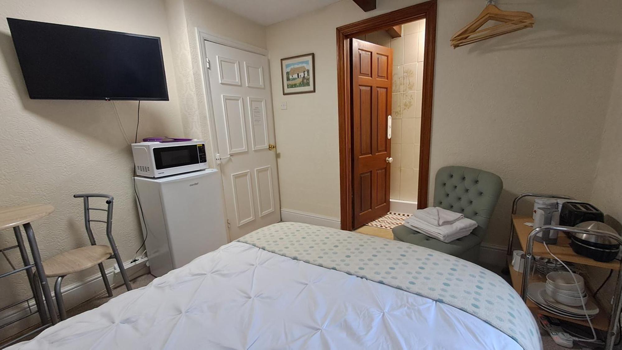 Coynant Farm Guesthouse - Farm Park Stay Swansea Bagian luar foto
