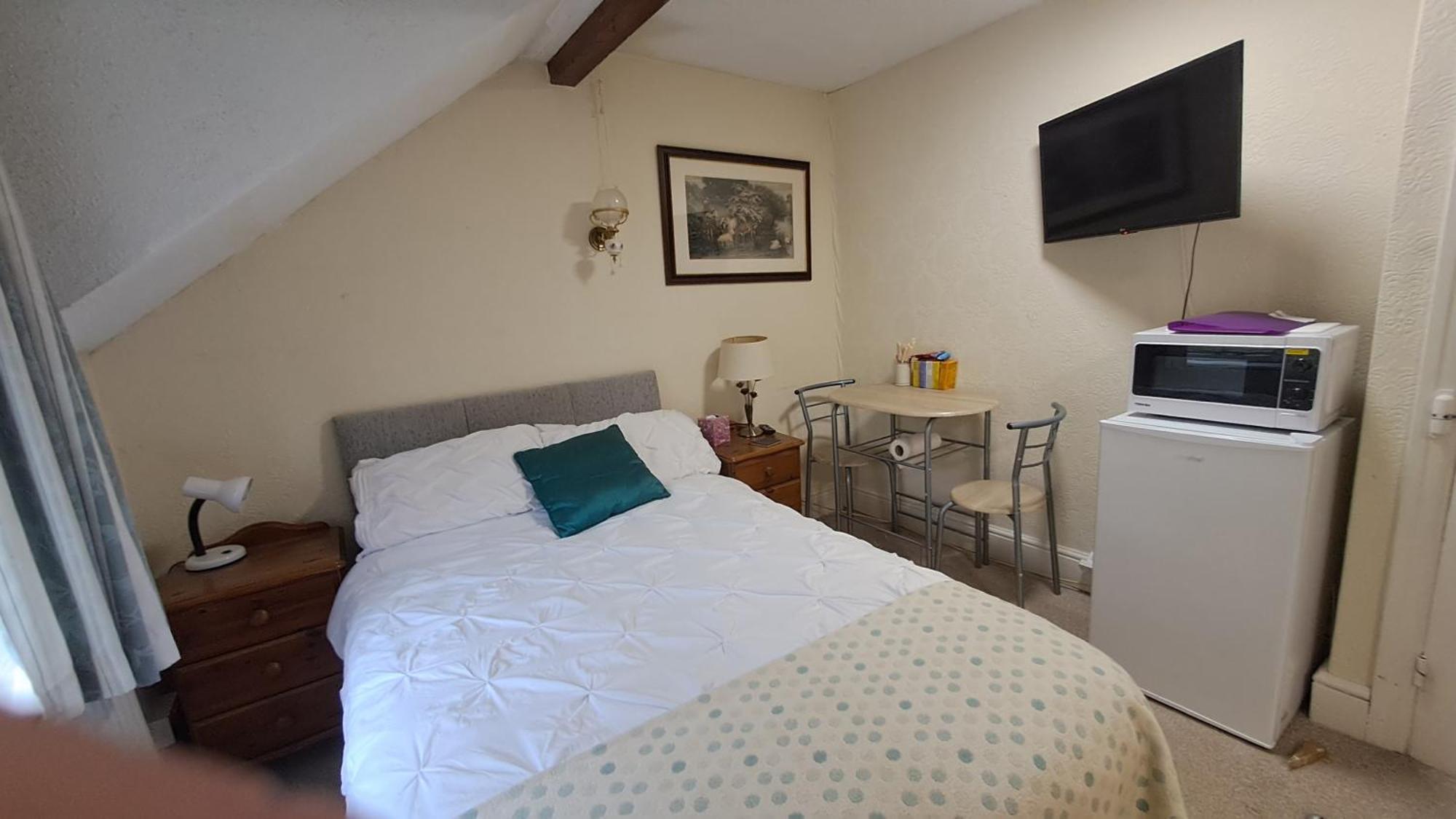 Coynant Farm Guesthouse - Farm Park Stay Swansea Bagian luar foto