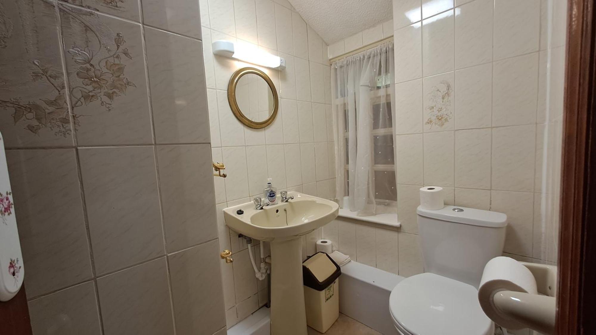 Coynant Farm Guesthouse - Farm Park Stay Swansea Bagian luar foto